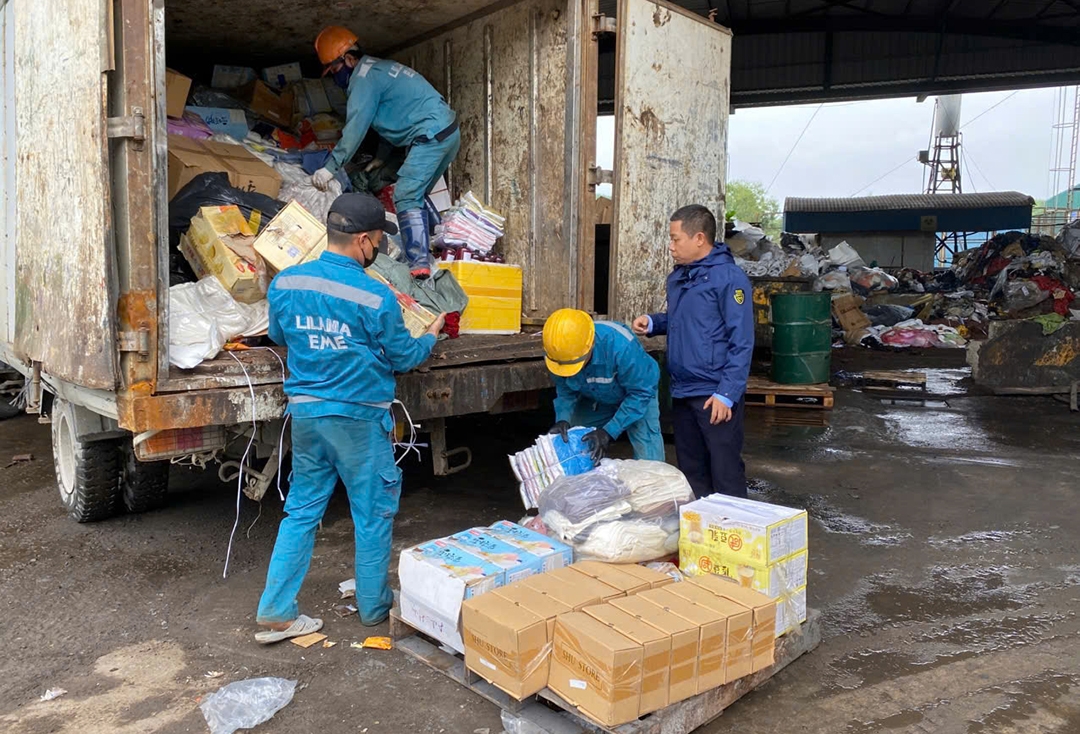 tiêu hủy hơn 2.000 sản phẩm không rõ nguồn gốc hình ảnh 2 tieu huy hon 2.000 san pham khong ro nguon goc hinh anh 2