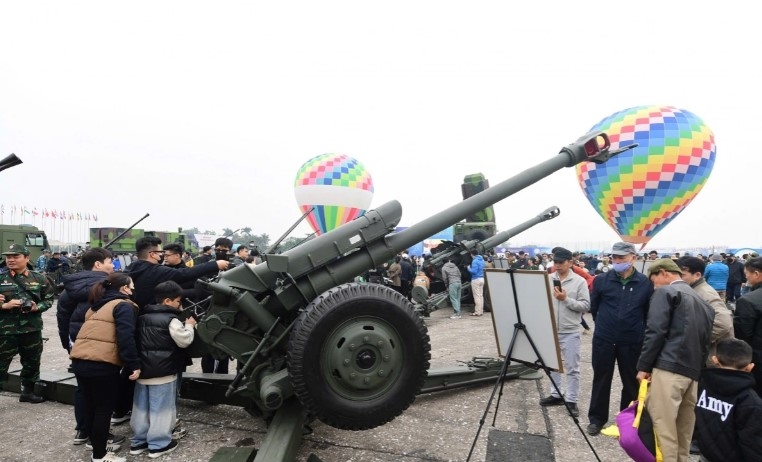 Crowds flock to International Defense Expo at weekend