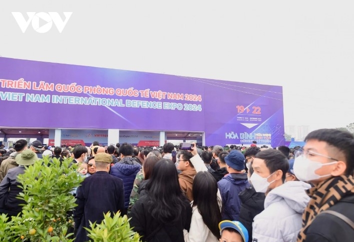 crowds flock to international defense expo at weekend picture 3 crowds flock to international defense expo at weekend picture 3