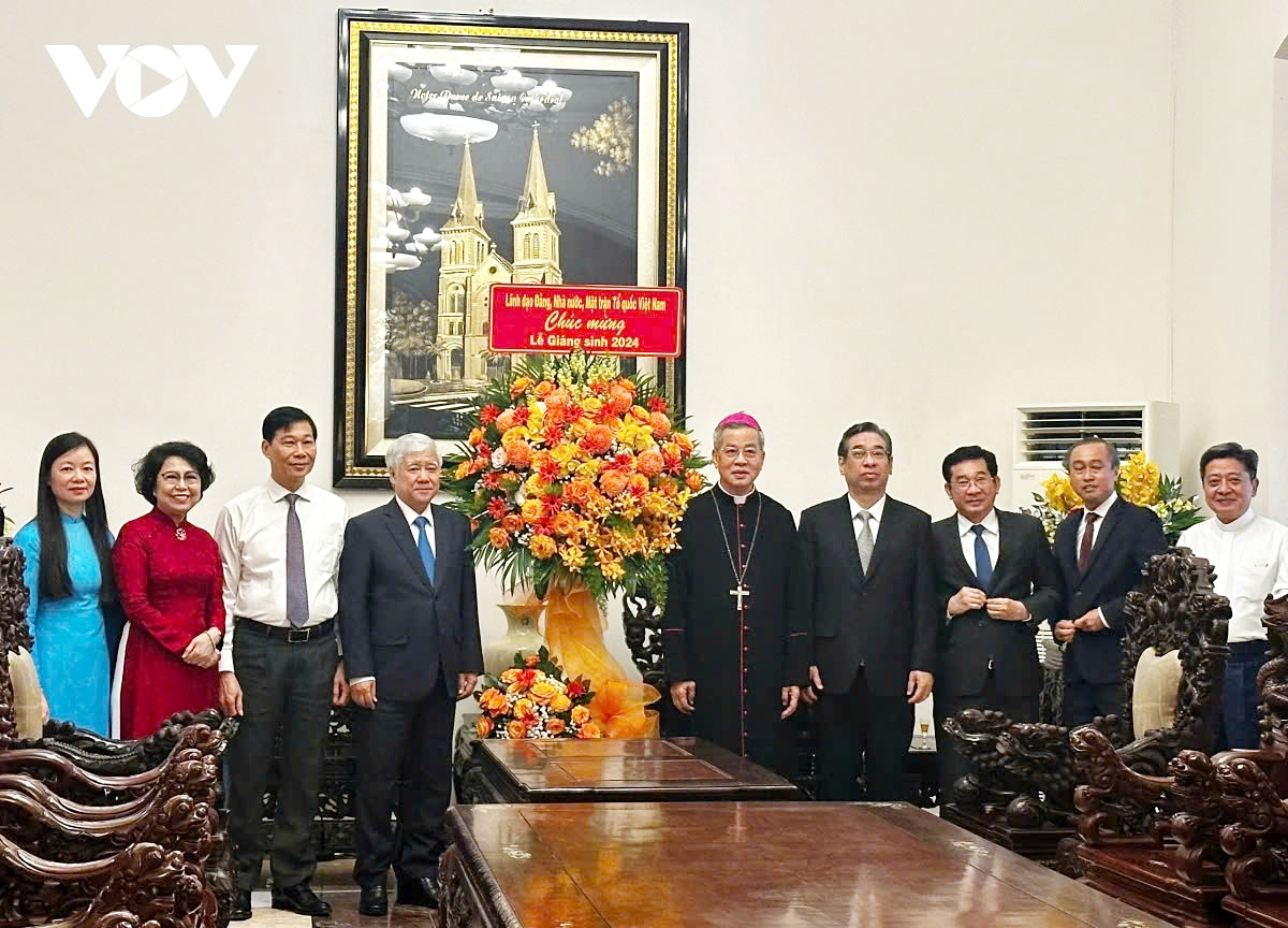 fatherland front leader pays 2025 christmas visit to catholics in hcm city picture 1 fatherland front leader pays 2025 christmas visit to catholics in hcm city picture 1