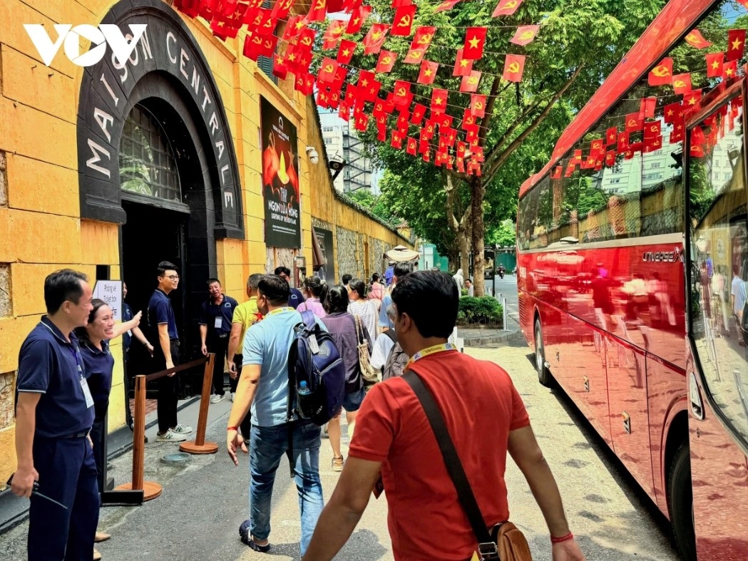 hanoi aims to receive over 30 million tourists in 2025 picture 1