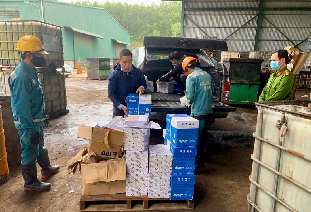 tiêu hủy hơn 2.000 sản phẩm không rõ nguồn gốc hình ảnh 3 tieu huy hon 2.000 san pham khong ro nguon goc hinh anh 3