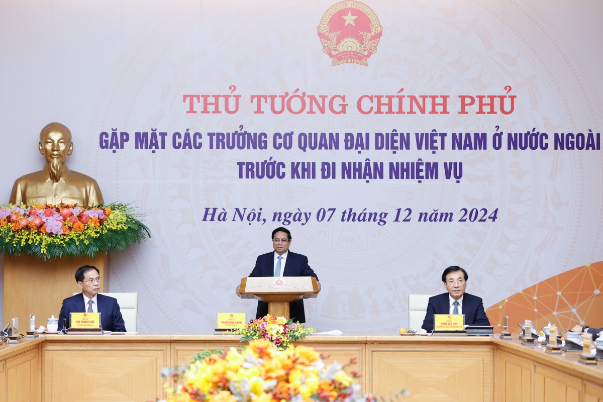 thu tuong gap mat cac dai su, truong co quan dai dien viet nam o nuoc ngoai hinh anh 1