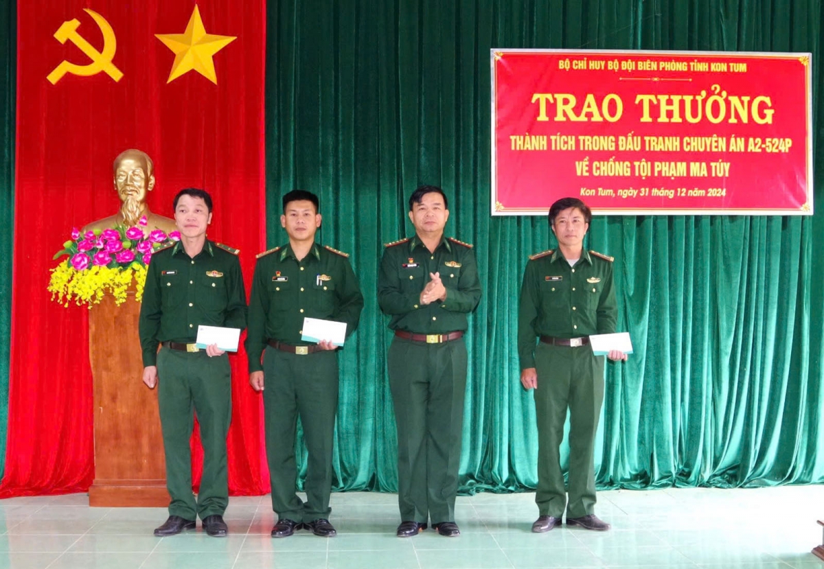 bắt đối tượng vận chuyển 3 túi ma túy từ lào về việt nam hình ảnh 2 bat doi tuong van chuyen 3 tui ma tuy tu lao ve viet nam hinh anh 2
