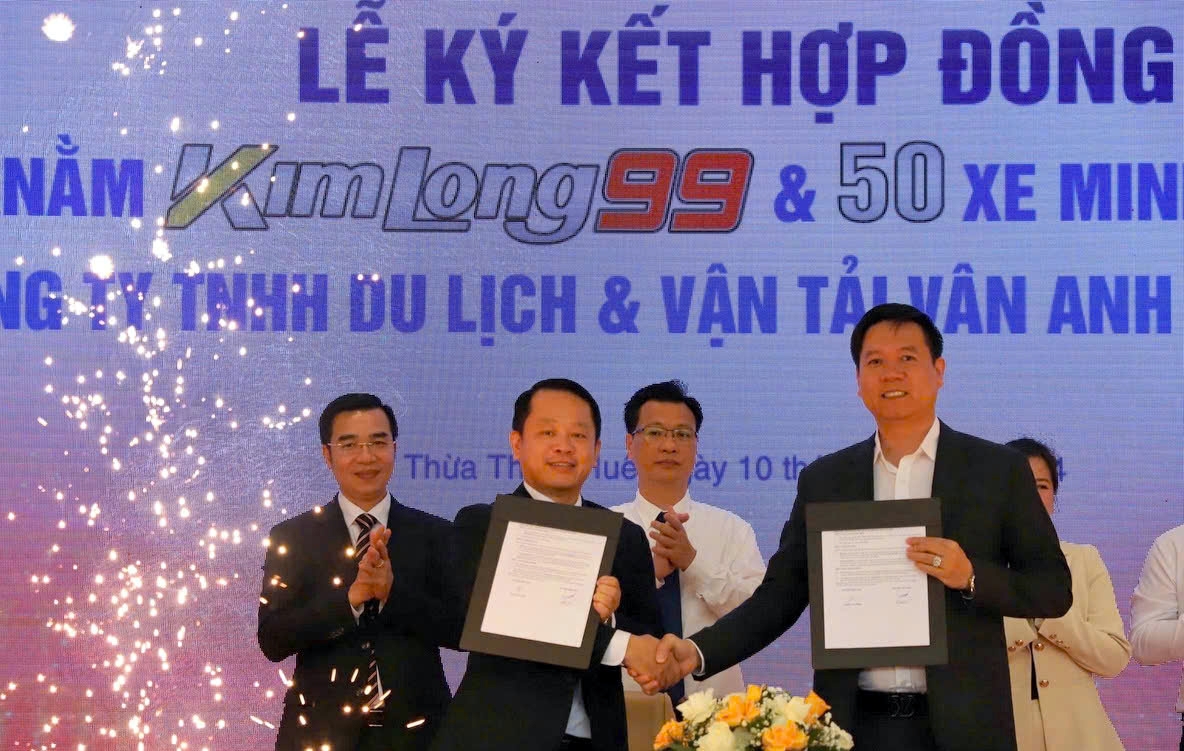 kim long motor ky hop dong 250 xe giuong nam va minibus voi van anh hinh anh 2