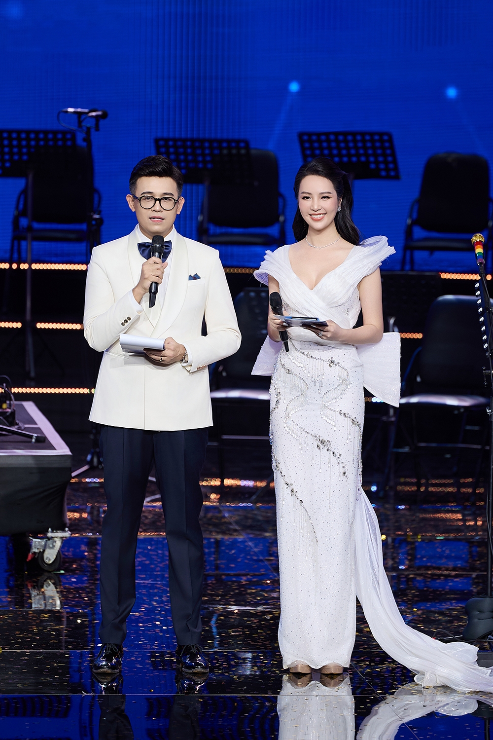 A hau thuy van lua chon 100 bo trang phuc de dan vinfuture 2024 hinh anh 2