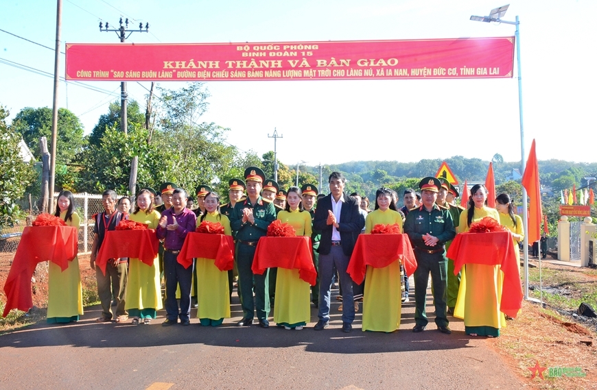 sao sáng buôn làng, thắp sáng biên giới gia lai hình ảnh 1 sao sang buon lang, thap sang bien gioi gia lai hinh anh 1