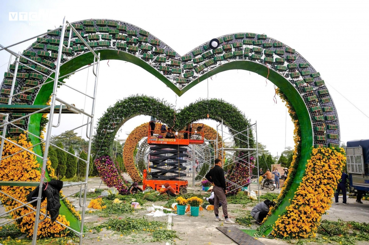 hanoi village ready for largest flower festival in northern vietnam picture 10