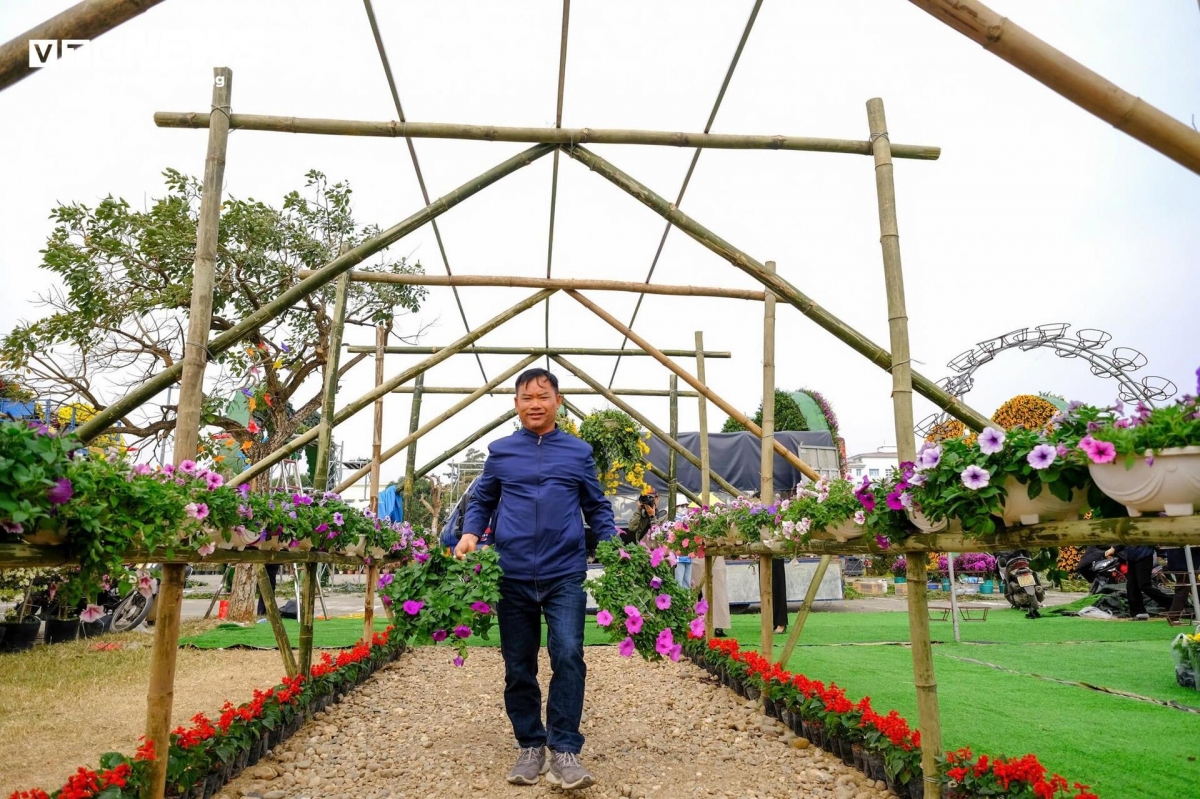 hanoi village ready for largest flower festival in northern vietnam picture 11