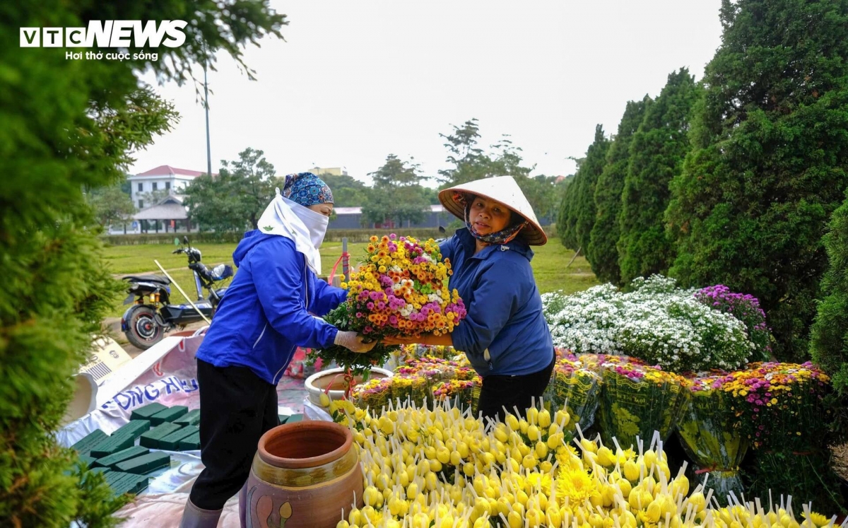 hanoi village ready for largest flower festival in northern vietnam picture 4