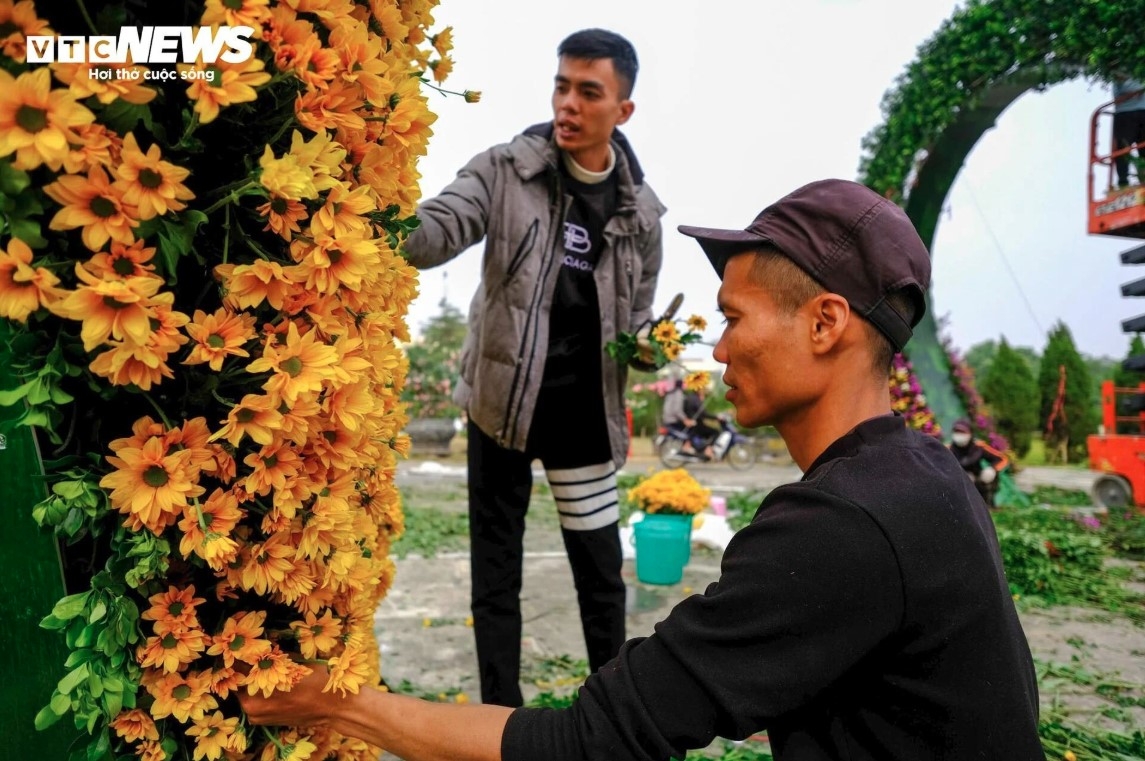 hanoi village ready for largest flower festival in northern vietnam picture 7