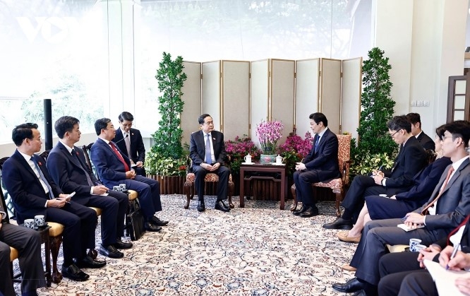 vietnamese na chairman meets with singaporean pm picture 2