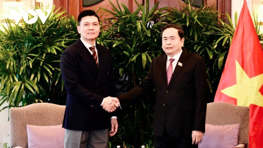 top vietnamese legislator meets with sembcorp group leader picture 2