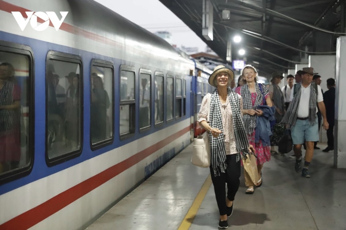 new trans-vietnam luxury train brings unforgettable experience for tourists picture 1