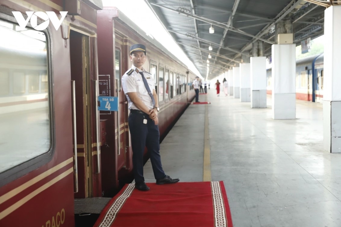 new trans-vietnam luxury train brings unforgettable experience for tourists picture 14