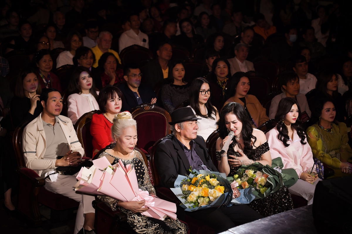 ngoc cham nghen ngao hat ve cha trong liveshow giai nhan 2 hinh anh 4