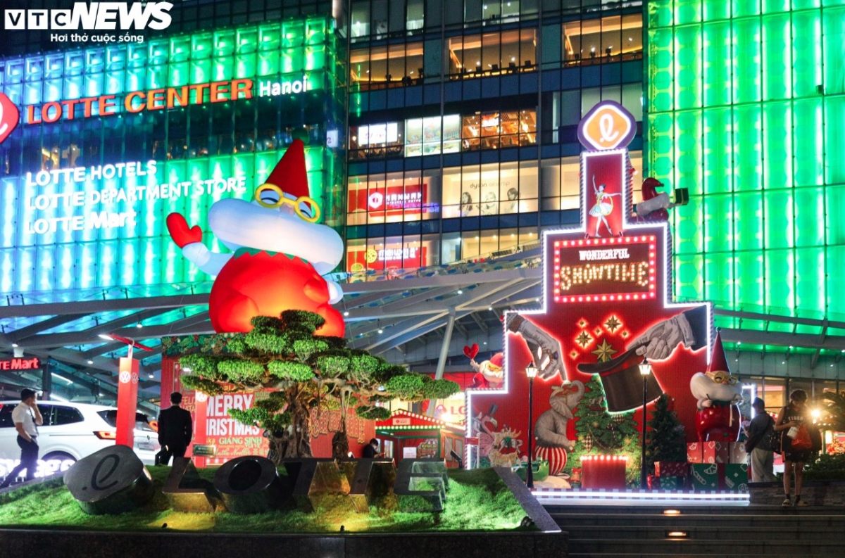 colourful shopping malls bring christmas festive cheer to hanoians picture 6