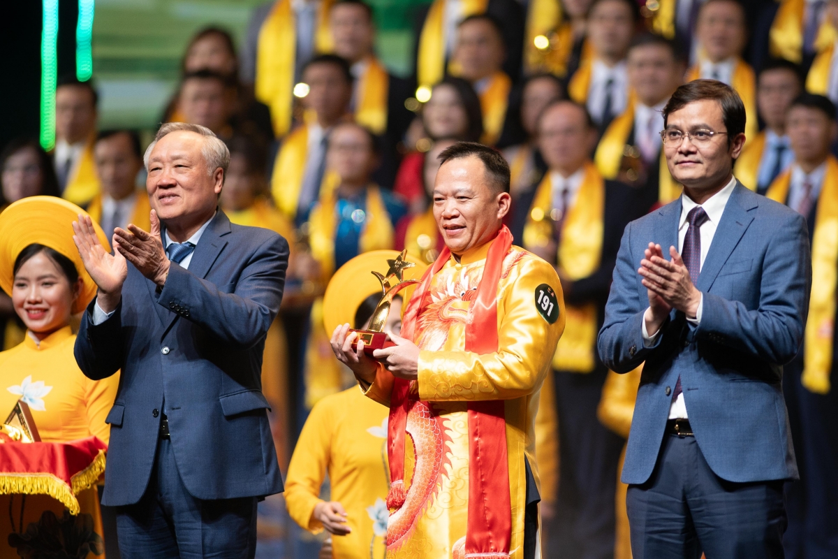 Công ty CP Stavian Hoá chất vinh dự nhận giải thưởng Sao Vàng Đất Việt năm 2024