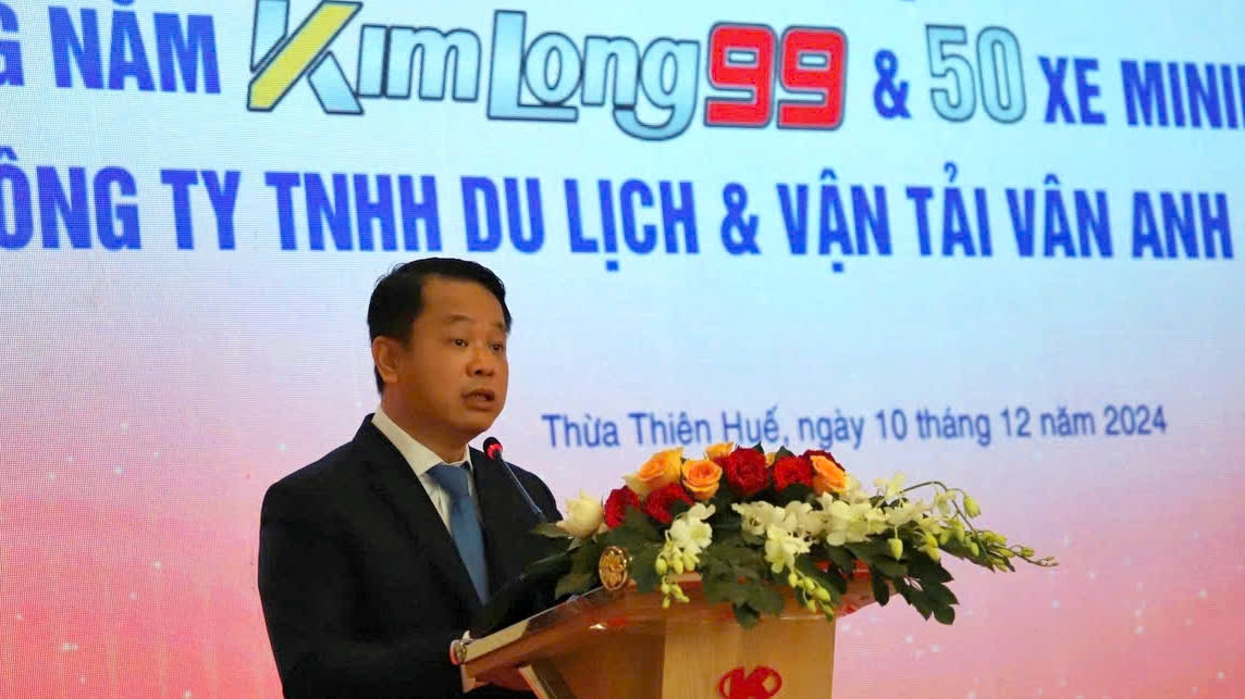 kim long motor ky hop dong 250 xe giuong nam va minibus voi van anh hinh anh 3