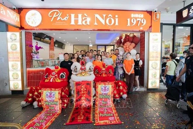 steam rises over bowls of vietnamese pho in new sydney restaurant picture 1