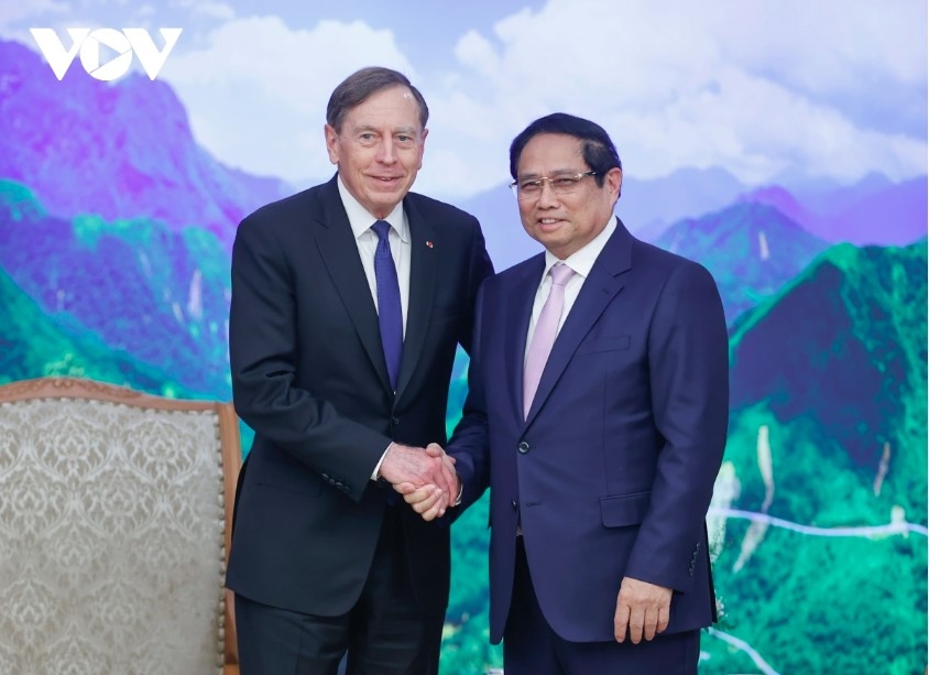 pm chinh hosts leader of kohlberg kravis roberts investment firm picture 2