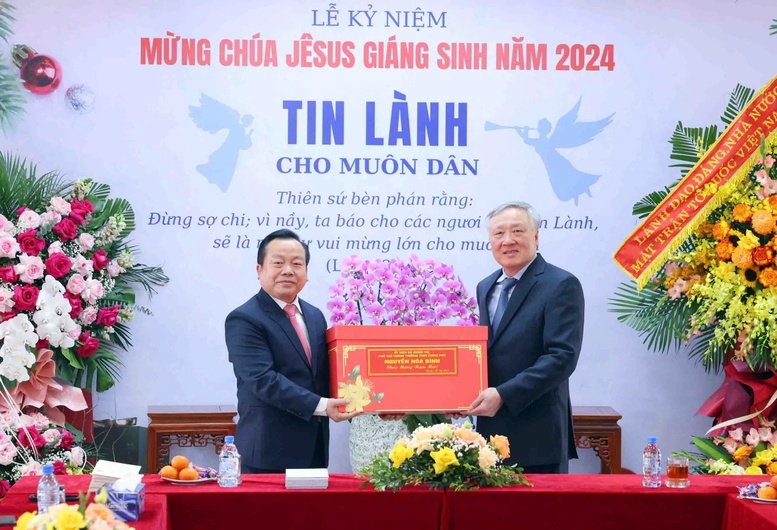phó thủ tướng nguyễn hòa bình thăm, chúc mừng giáng sinh tại một số tổ chức tôn giáo hình ảnh 3 pho thu tuong nguyen hoa binh tham, chuc mung giang sinh tai mot so to chuc ton giao hinh anh 3
