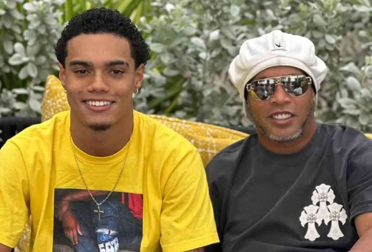 ronaldinho len chuc ong noi o tuoi 45 hinh anh 1