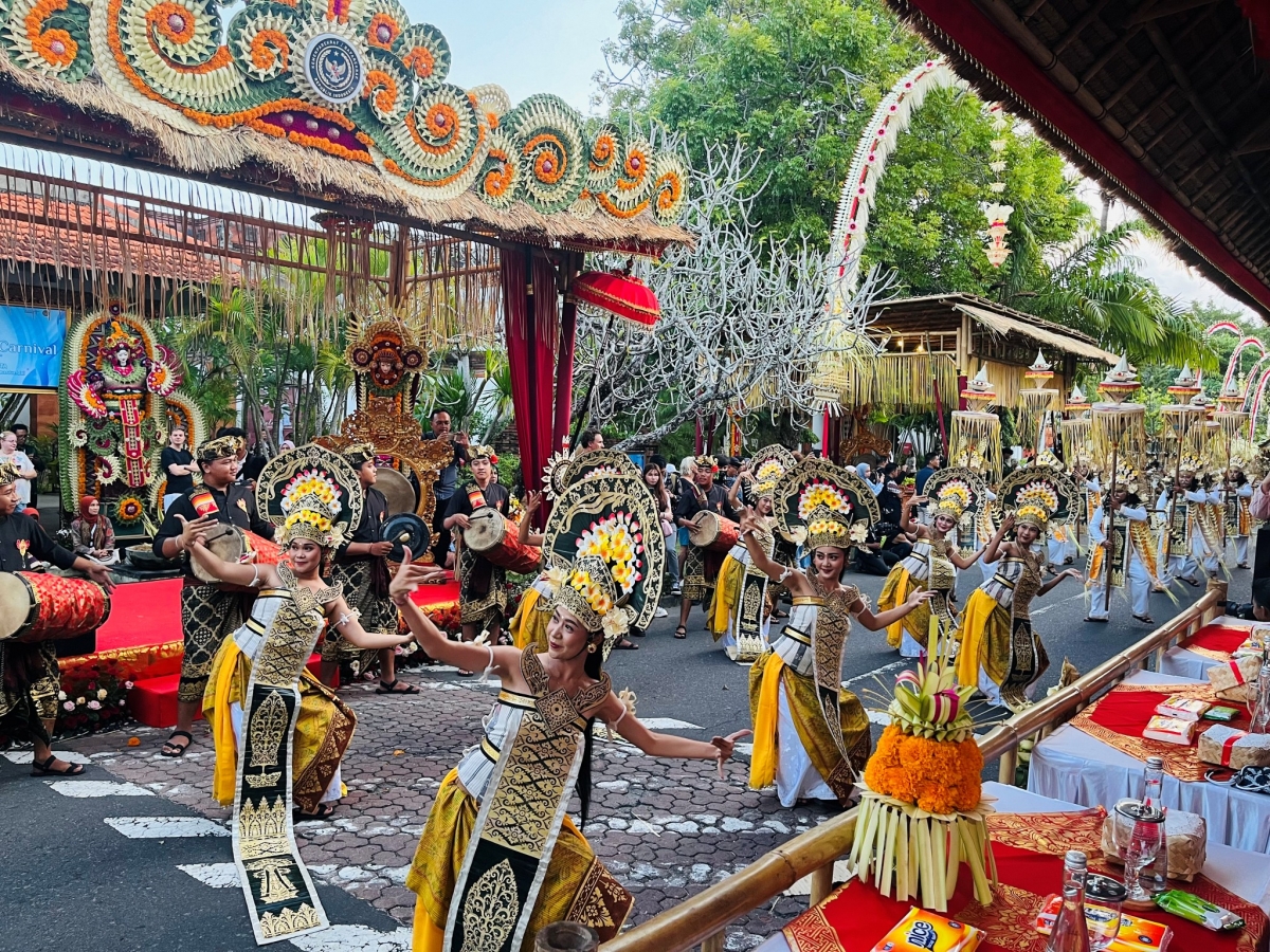 Indonesia giảm giá vé máy bay để kích cầu du lịch