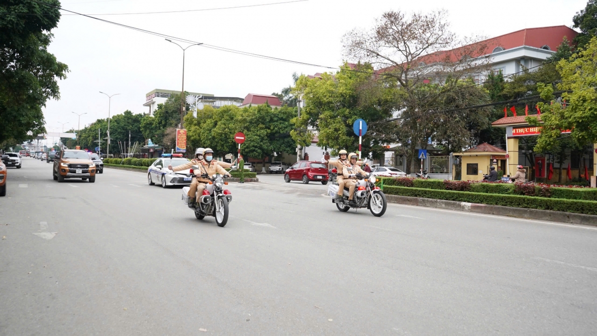 nhiều địa phương ra quân cao điểm tấn công, trấn áp tội phạm tết Ất tỵ hình ảnh 2 nhieu dia phuong ra quan cao diem tan cong, tran ap toi pham tet At ty hinh anh 2