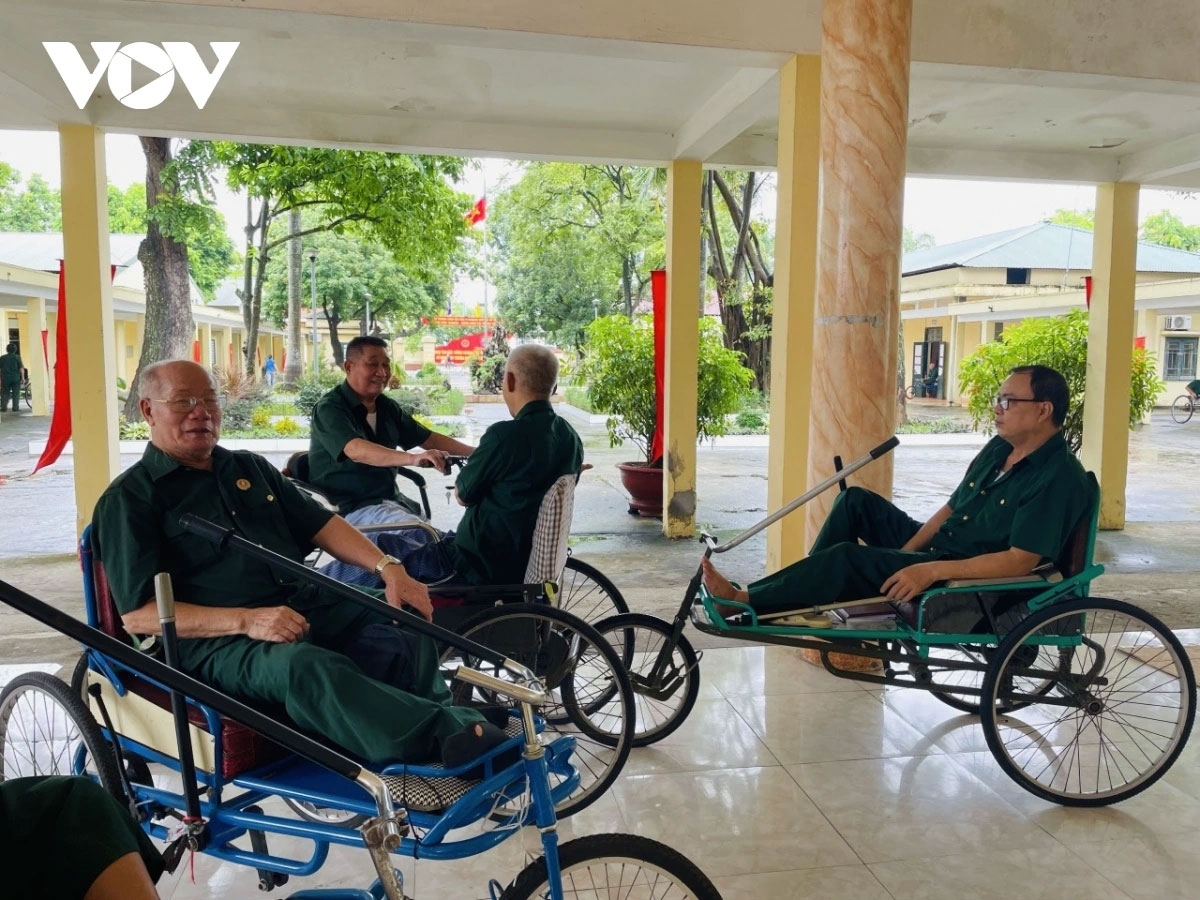 những bác sĩ quân y lặng thầm xoa dịu nỗi đau cho thương bệnh binh hình ảnh 2 nhung bac si quan y lang tham xoa diu noi dau cho thuong benh binh hinh anh 2