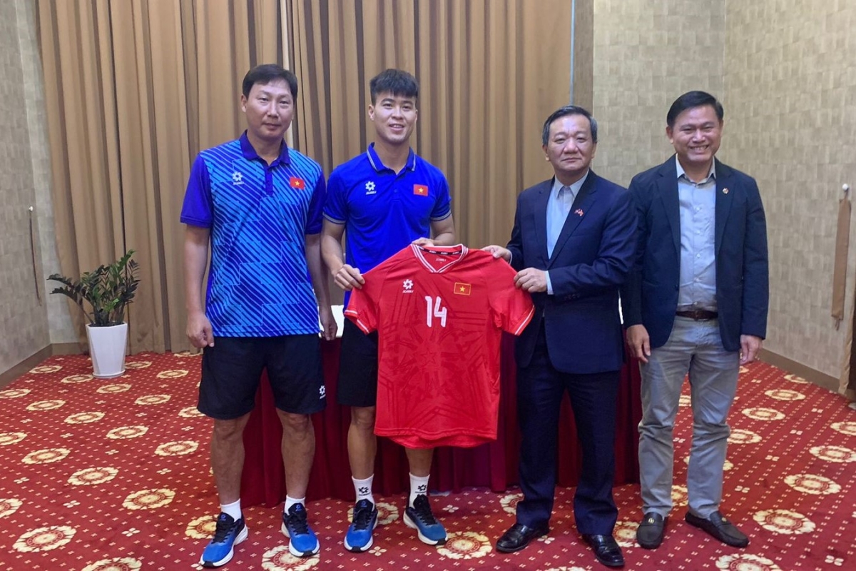 Tiếp sức Đội tuyển Việt Nam trước trận ra quân AFF Cup tại Lào