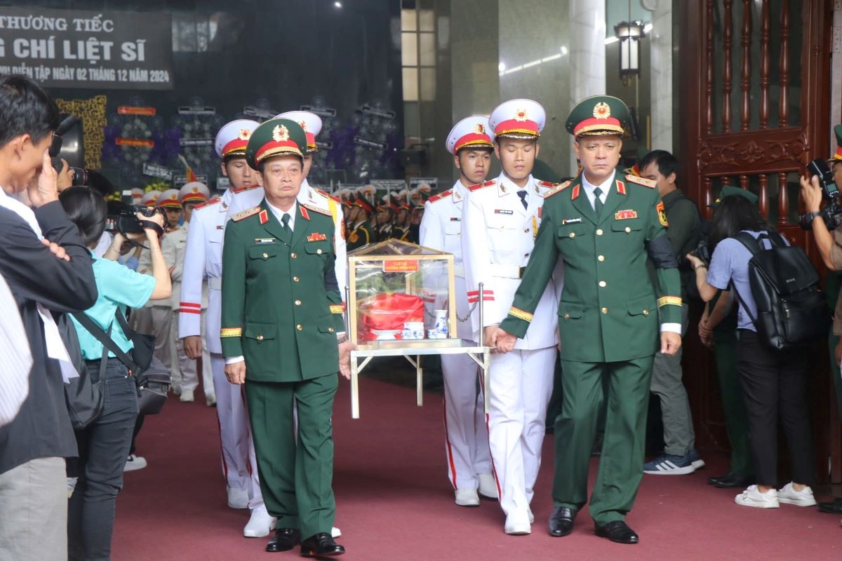 tiễn đưa 12 liệt sĩ về nơi an nghỉ cuối cùng hình ảnh 9 tien dua 12 liet si ve noi an nghi cuoi cung hinh anh 9