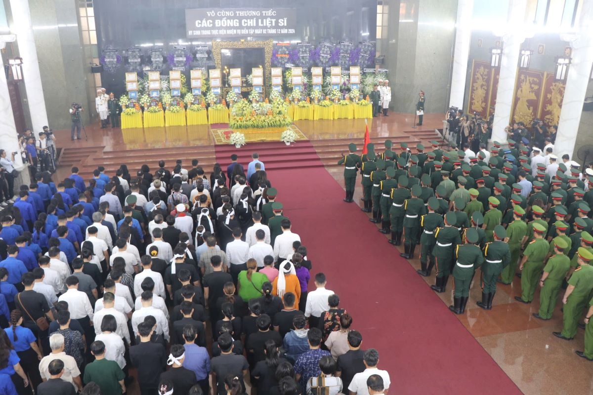tiễn đưa 12 liệt sĩ về nơi an nghỉ cuối cùng hình ảnh 10 tien dua 12 liet si ve noi an nghi cuoi cung hinh anh 10