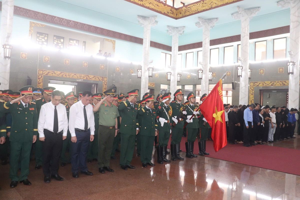 tiễn đưa 12 liệt sĩ về nơi an nghỉ cuối cùng hình ảnh 2 tien dua 12 liet si ve noi an nghi cuoi cung hinh anh 2