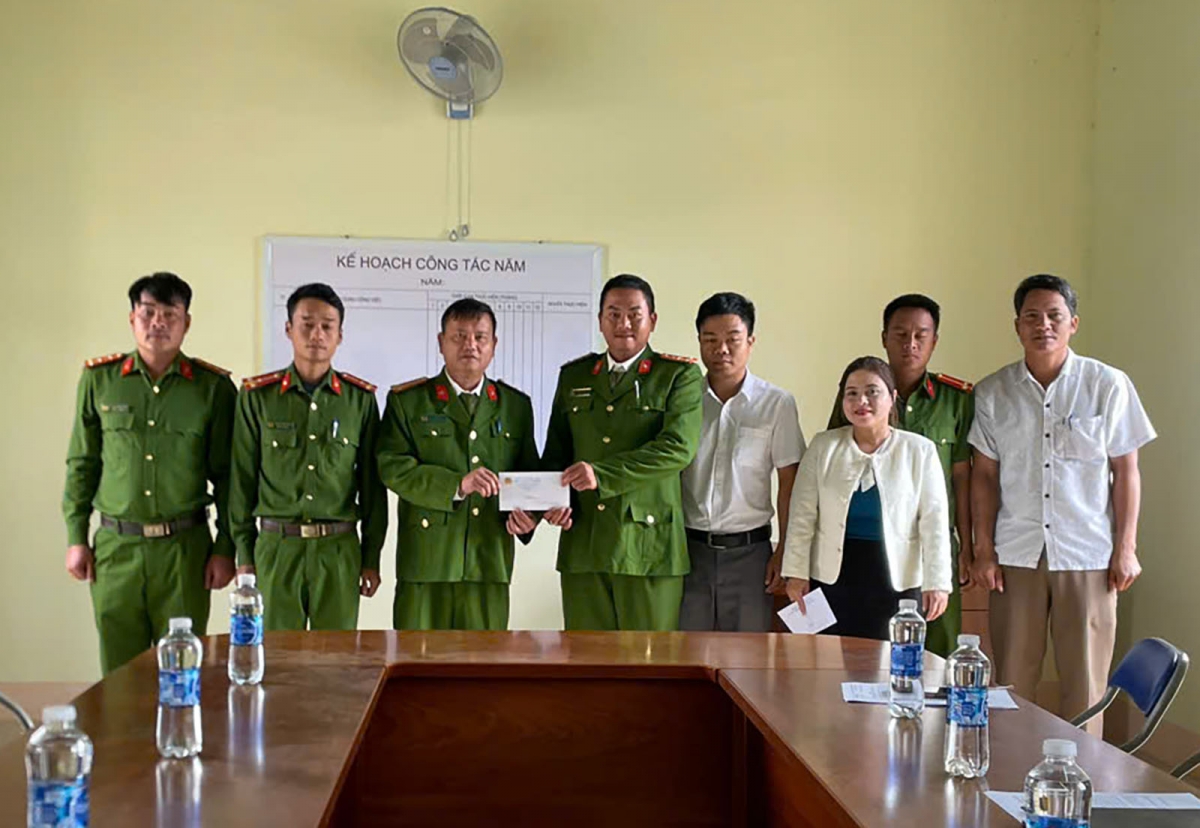 tạm giữ 3 người đàn ông mang 2 khẩu súng và 49 viên đạn đi trên đường hình ảnh 3 tam giu 3 nguoi dan ong mang 2 khau sung va 49 vien dan di tren duong hinh anh 3
