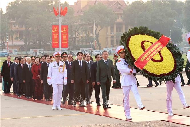 lanh dao Dang, nha nuoc vao lang vieng chu tich ho chi minh hinh anh 3