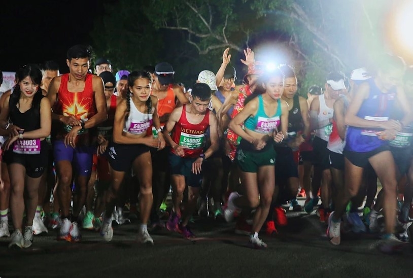 vietnamese athletes triumph at viettel marathon series final leg in cambodia picture 1