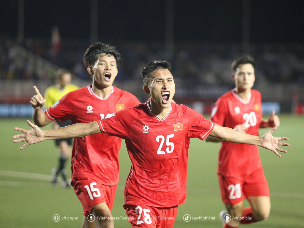 du am Dt philippines 1-1 Dt viet nam khi than may man ung ho hlv kim sang sik hinh anh 2