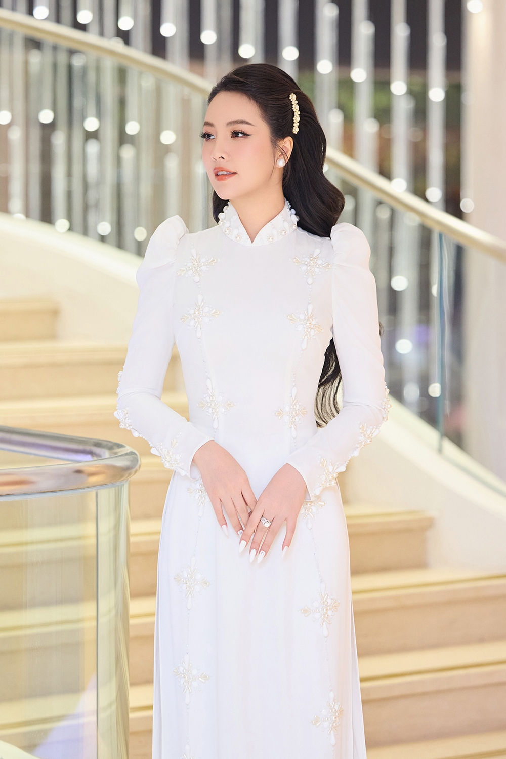 A hau thuy van lua chon 100 bo trang phuc de dan vinfuture 2024 hinh anh 3