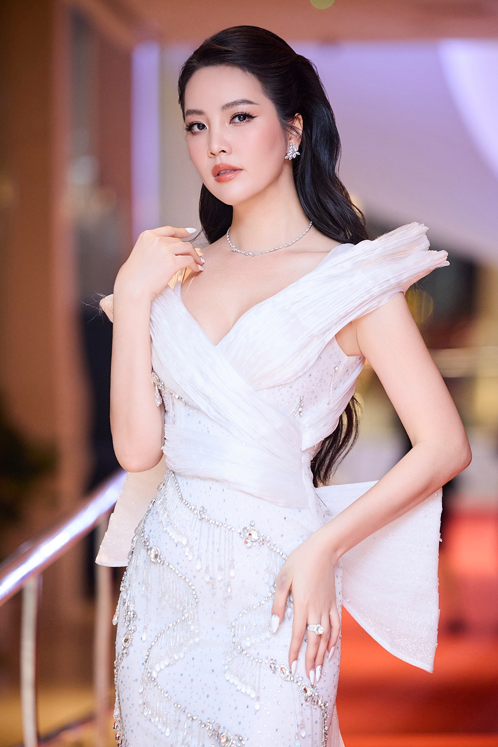 A hau thuy van lua chon 100 bo trang phuc de dan vinfuture 2024 hinh anh 5
