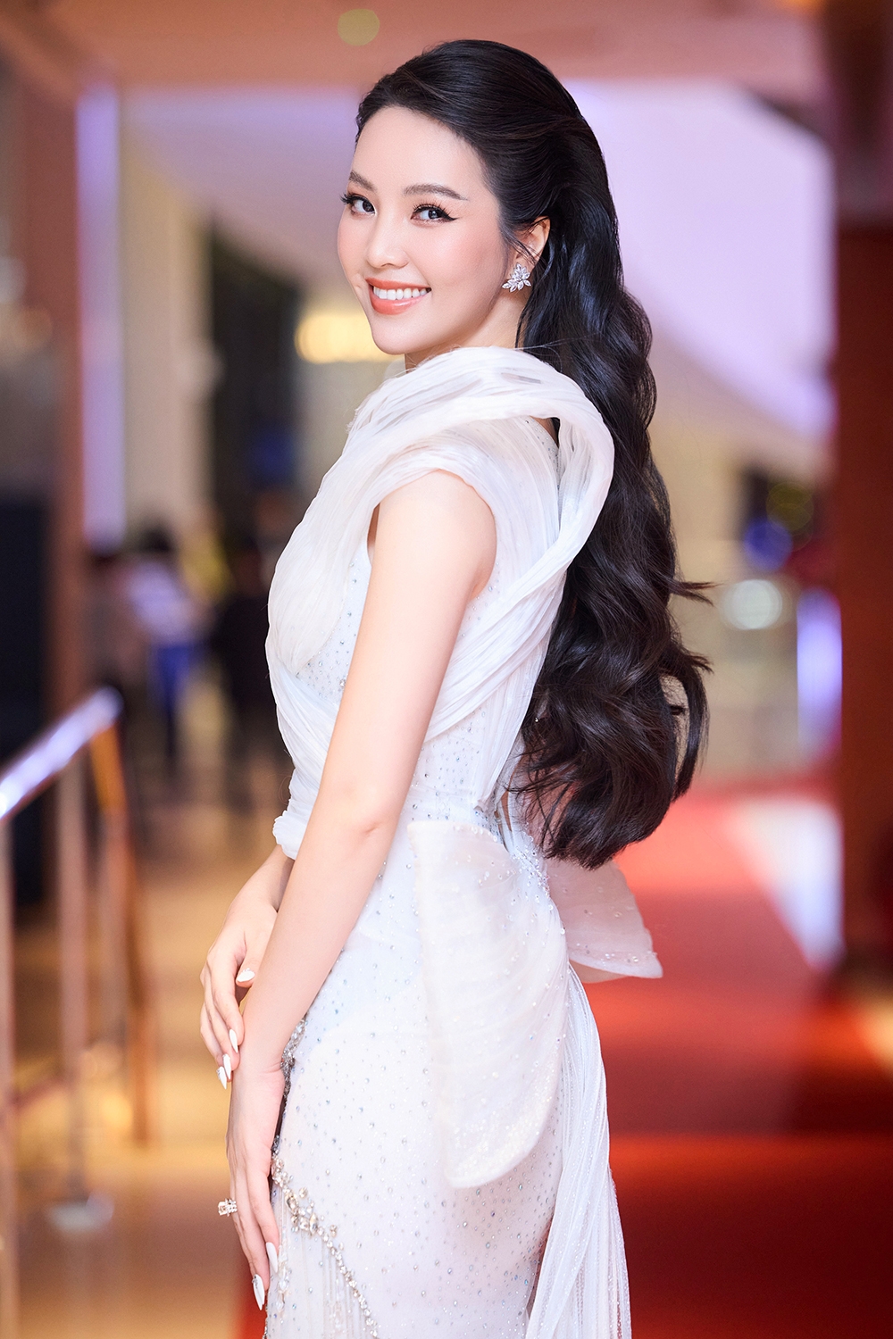 A hau thuy van lua chon 100 bo trang phuc de dan vinfuture 2024 hinh anh 6
