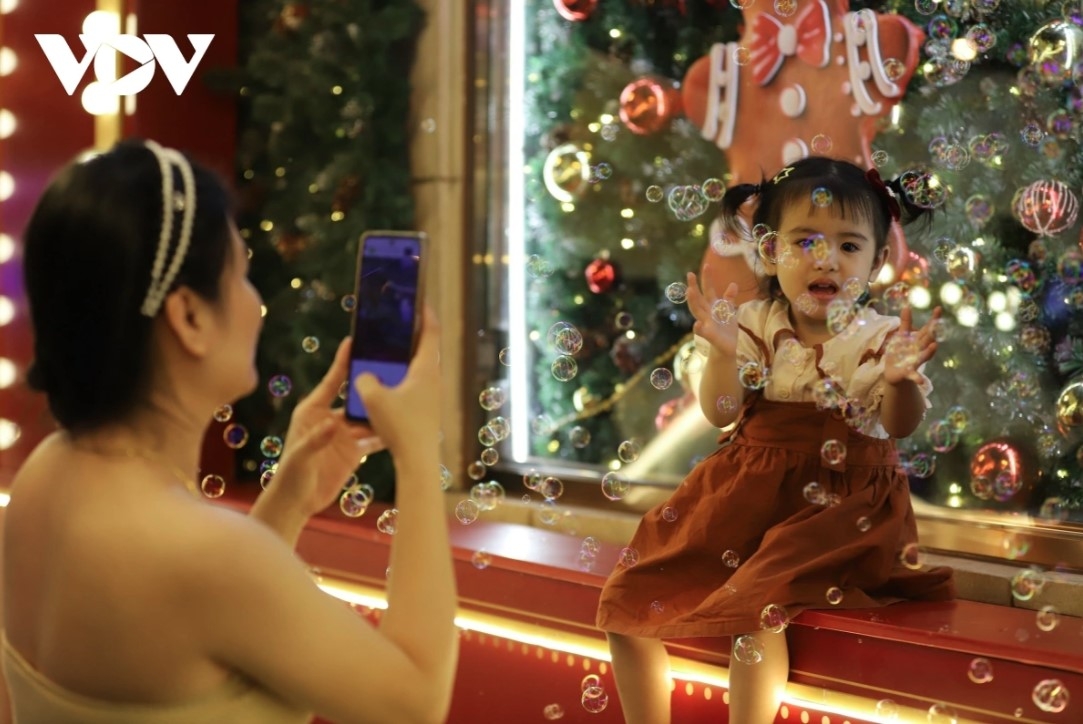 colorful christmas decorations brighten up ho chi minh city picture 12