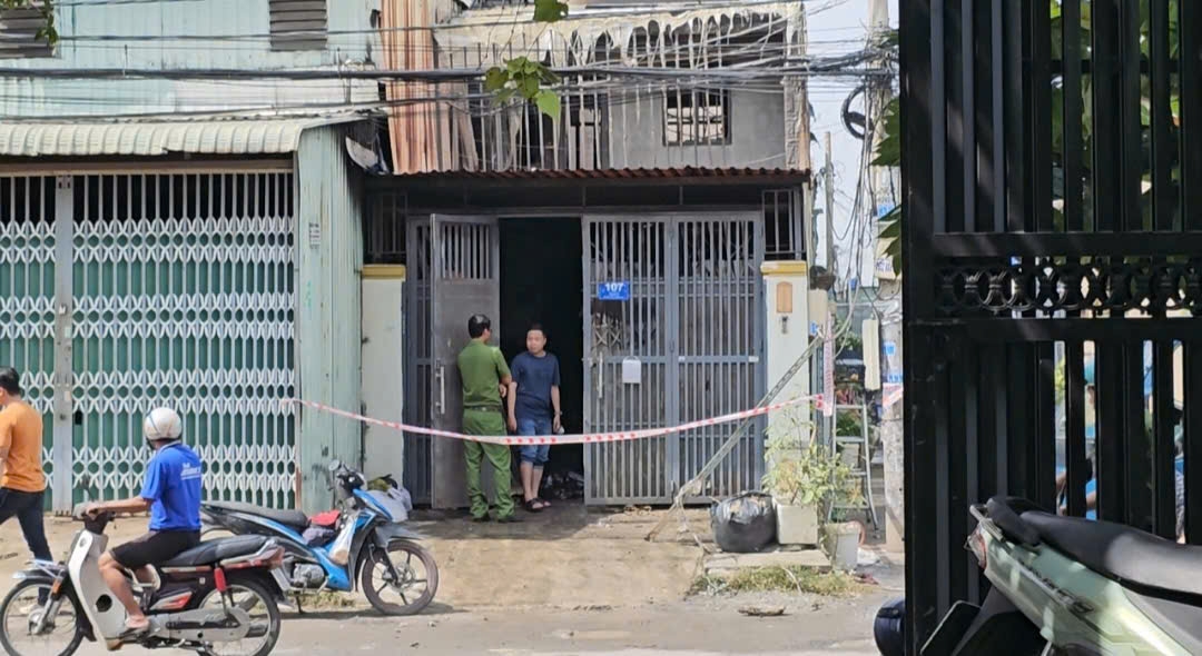 cháy nhà lúc rạng sáng ở tp.hcm, nhiều tài sản bị thiêu rụi hình ảnh 1 chay nha luc rang sang o tp.hcm, nhieu tai san bi thieu rui hinh anh 1