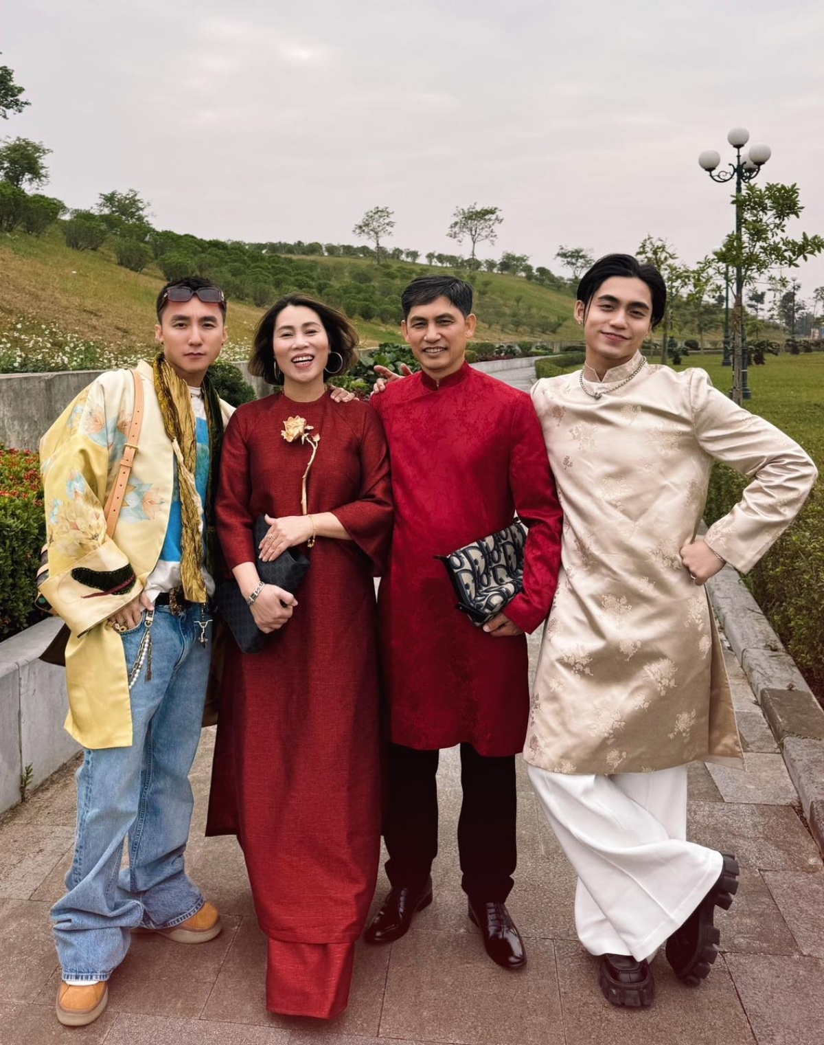 son tung m-tp, Do my linh, tran thanh dien ao dai don tet At ty hinh anh 1