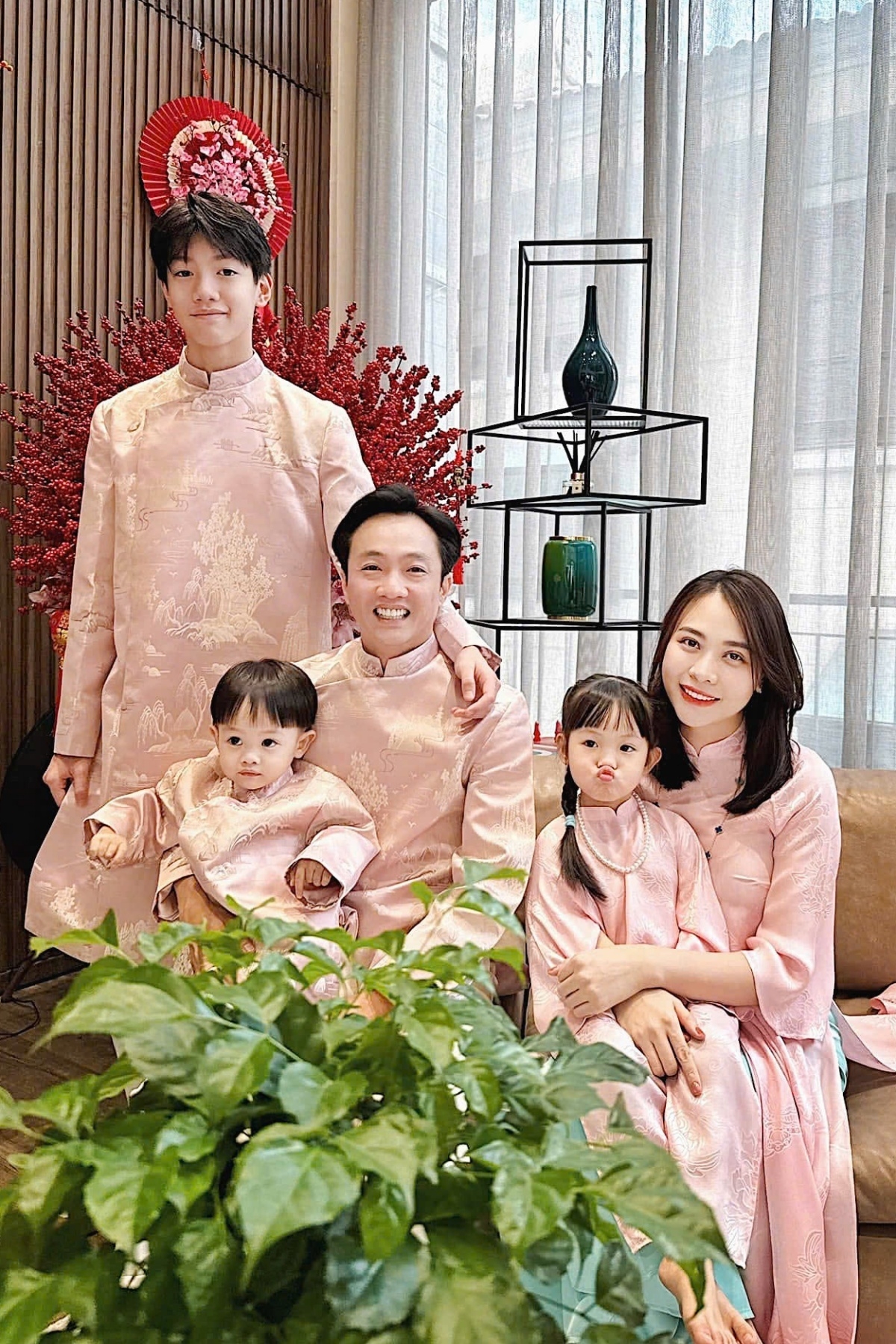 son tung m-tp, Do my linh, tran thanh dien ao dai don tet At ty hinh anh 11