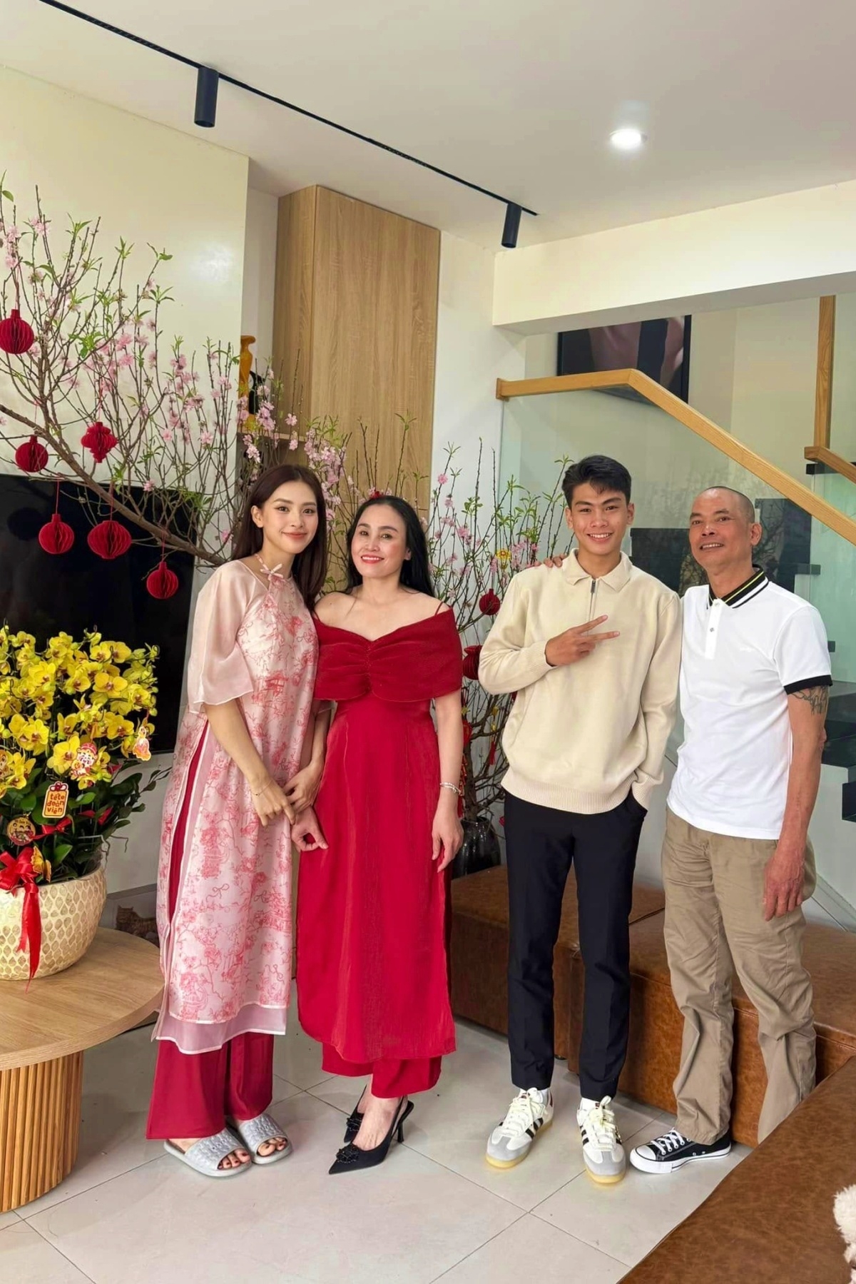 son tung m-tp, Do my linh, tran thanh dien ao dai don tet At ty hinh anh 14