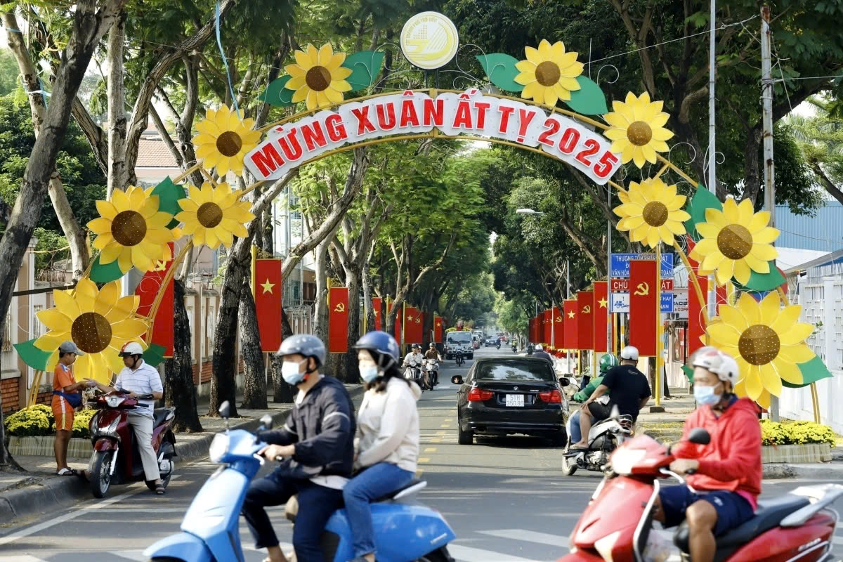 ho chi minh city overflows with spring colours picture 1 ho chi minh city overflows with spring colours picture 1