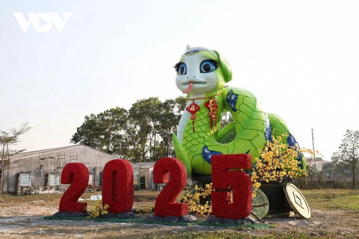 unique snake mascots bring festive joy to lunar new year celebrations picture 1 unique snake mascots bring festive joy to lunar new year celebrations picture 1