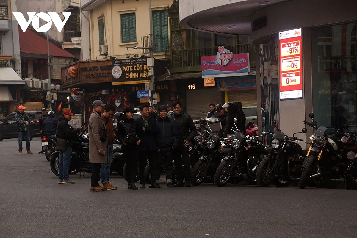hanoi streets look peaceful and tranquil on lunar new year s day picture 10