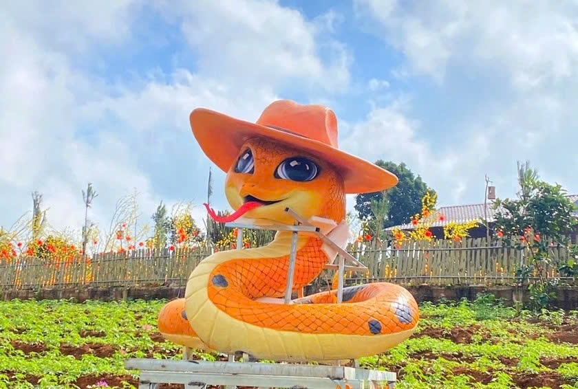 unique snake mascots bring festive joy to lunar new year celebrations picture 10 unique snake mascots bring festive joy to lunar new year celebrations picture 10